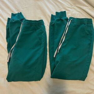 Figs- XS Zamora Jogger Scrub Pants in Hunter Green. Two pairs sold toget…